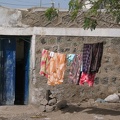 Dikhil, Haus mit bunter Wäsche
