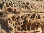 Sandstein, käseartig ausgehöhlt