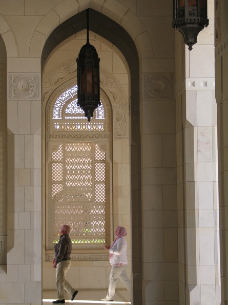 350_5055_Sultan-Qaboos-Moschee_Arkaden(gut).JPG