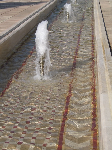 350_5049_Sultan-Qaboos-Moschee_Brunnen.JPG