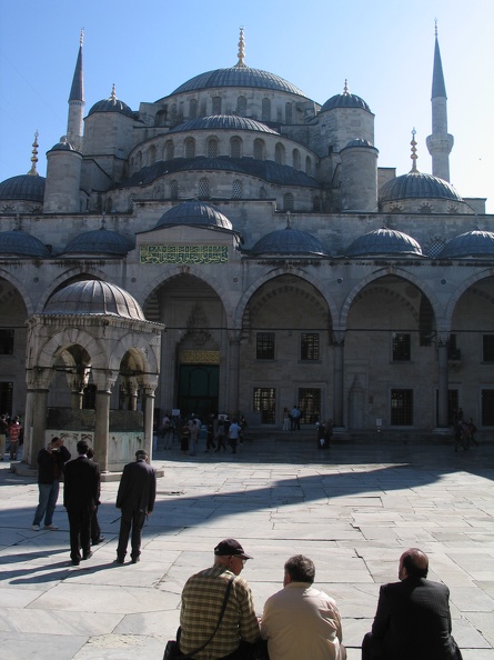 335_3582_Istanbul_Sultan-Ahmet-Moschee_Innenhof.JPG