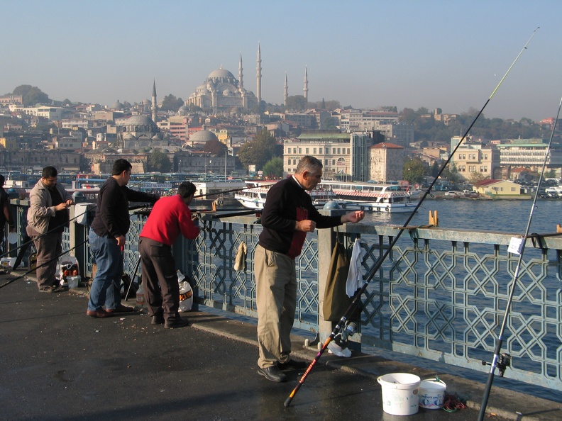 337_3739_Istanbul_Galata-Bruecke_Angler_gegen_Suleymaniye-Moschee.JPG