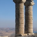 Karakuş-Hügel, Nordost-Säulen