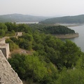 Karatepe-Mauern gegen Aslantaş-Stausee