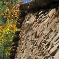 Mauerwerk einer Kastanien-Dörrhütte
