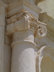 Chiesa di Santa Maria della Pietà (Rocca Calascio), Details vom Eingangsportal