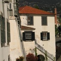 206_0659_Funchal_Hausfassaden_seitlich_Calcada_de_SantaClara.JPG