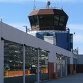 Flughafen-Gebäude mit Kontrollturm