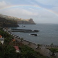 Uferpromenade bei <em>Canico del Baixo</em>, mit Regenbogen