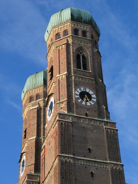 106_0604_Tuerme_Frauenkirche_wie_vor(Zoom).JPG