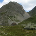Obstanserseehütte (2304 m) gegen Roßkopf (2603 m) und Roßkopftörl (2493 m)