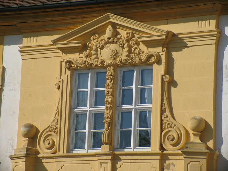 221_2123_SchlossOberschwappach_Mitteltrakt_Spiegelsaal-Fenster.JPG