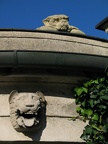 München, Fassadenskulpturen im Botanischen Garten