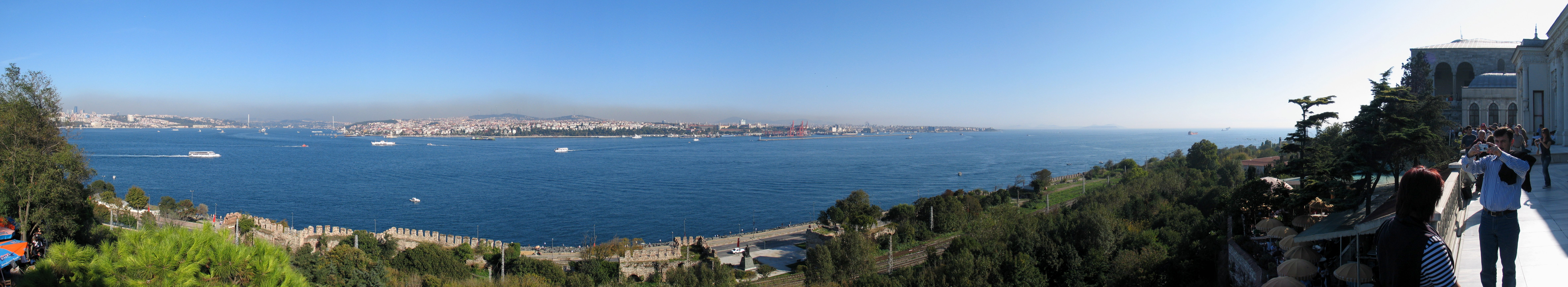 336_3628ff_Topkapi_Sarayi_Mecidiye_Koeskue_Aussichts-Panorama.jpg